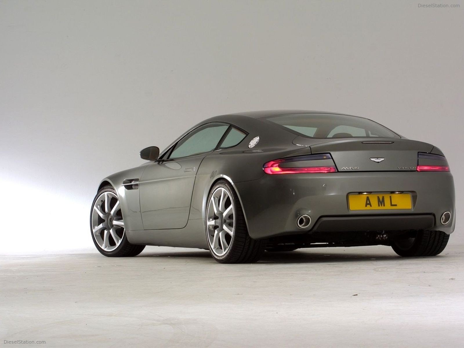 Aston Martin Vantage AMV8